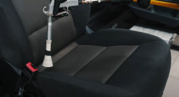 Servicio profesional de limpieza del interior de coche